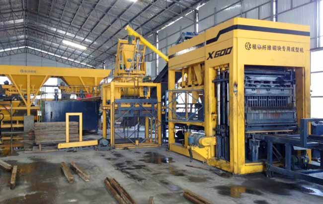 混(hun)凝土砌(qi)塊磚機(ji)變頻器(qi)調頻振(zhen)動的優(you)點