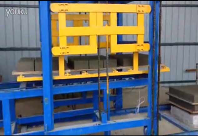 三闆碼垛QT8-15砌塊(kuài)成型機 恒興混(hun)凝土砌塊成型(xíng)機